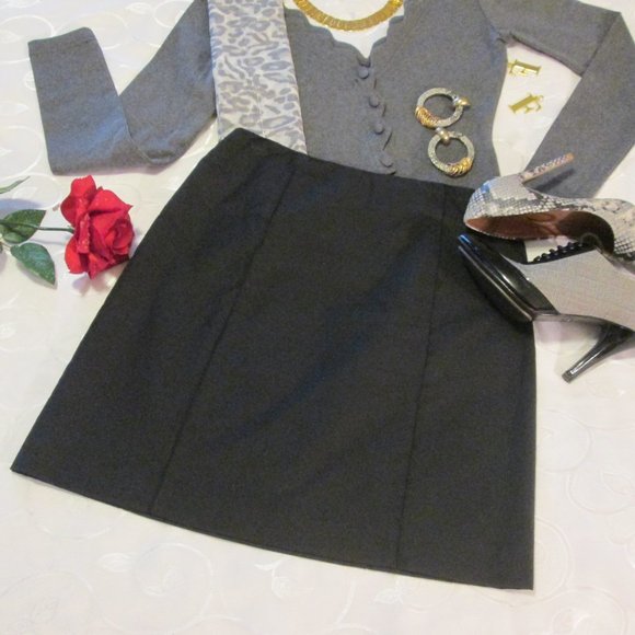 GIANNI PETITE BLACK LINED SKIRT - Picture 4 of 14